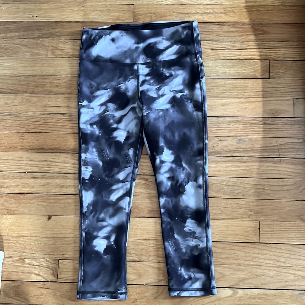 Marina Sport Black & Gray Camo Capri workout Pants
